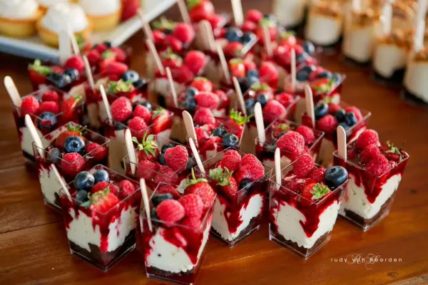 Custom coloured desserts and tarts