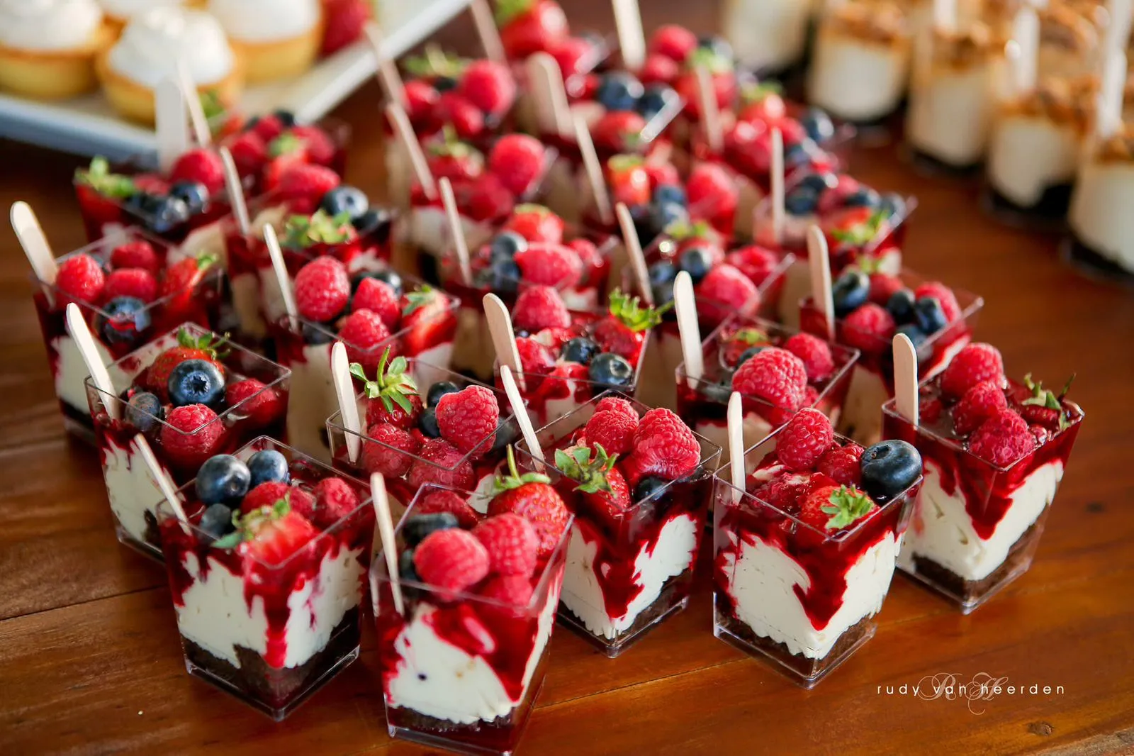 Custom coloured desserts and tarts